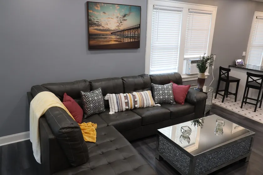 Charming 2-Bedroom Home in West Downtown Gary - Image 1