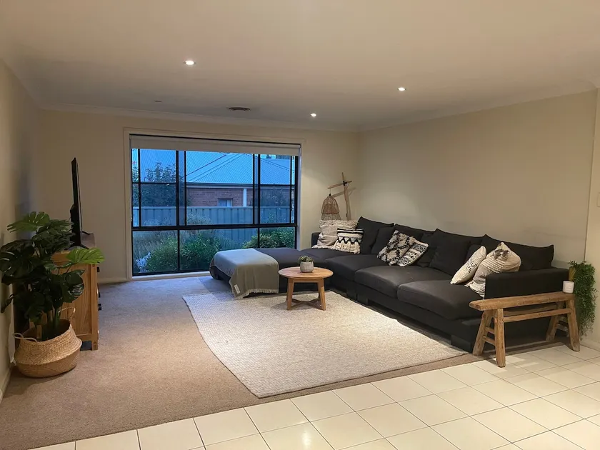 “Boston Miles” a cheerful & stylish 4 bedroom home - Image 1