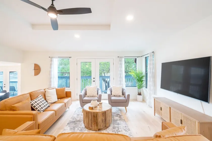 Sleeps 14 • Pool Table • 3 King Beds • Hot Tub - Image 1