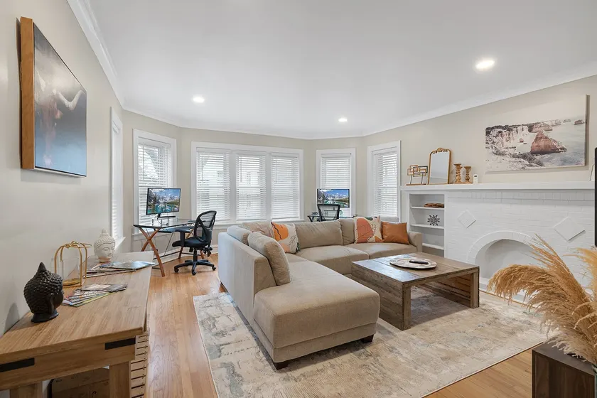 Spacious & Cozy 3BR Condo | Ideal Long Stay - Image 1