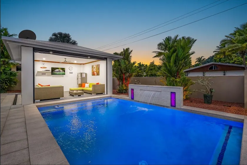 Trinity Beach Stunner - Tropical Entertainer - Image 1