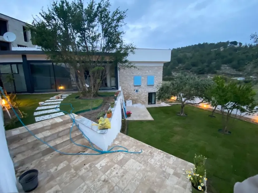 A comfortable house with a patio - Image 1