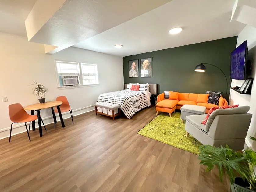 Railyard on 4th~Downtown Studio Apt w/ Kitchenette - Image 1