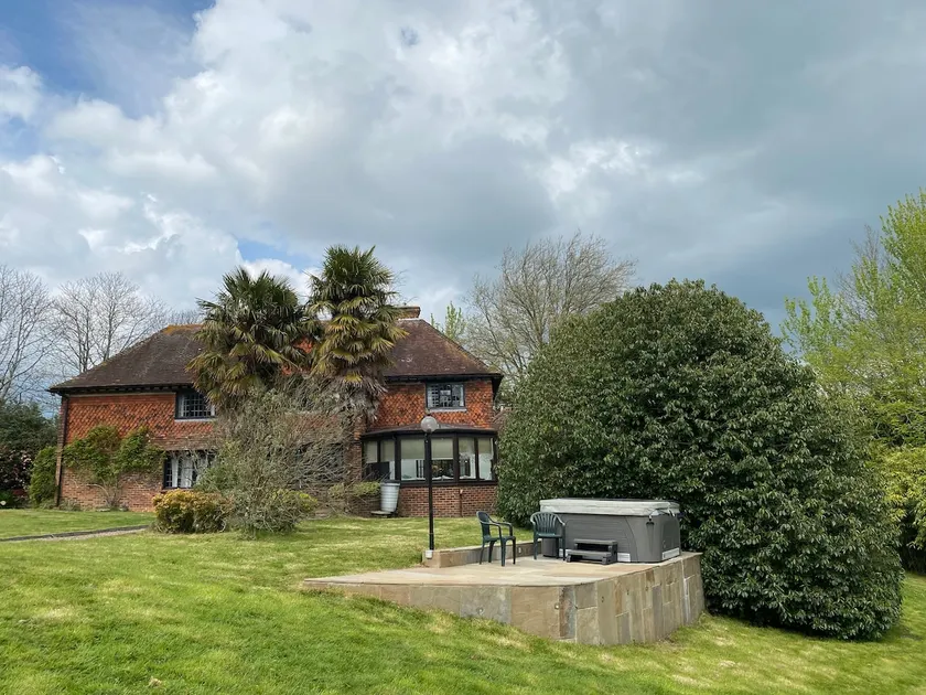Glyndebourne Tour , tennis and relaxing hot tub - Image 1