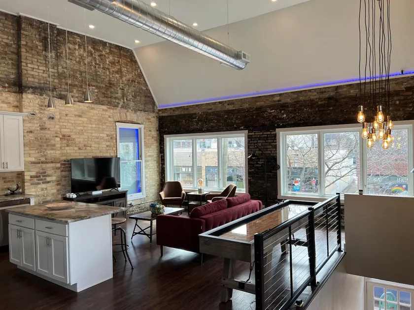 New Historic High Ceiling Condo - Heart of Cherry - Image 1