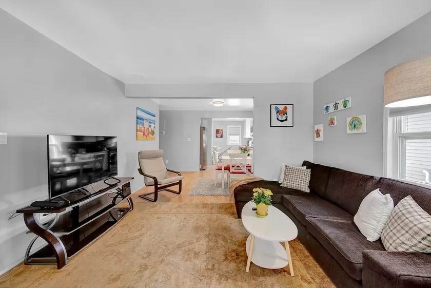 Little House on Laprairie - Image 1