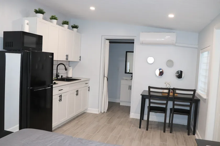Comfy 1-BR Studio in South Florida Near beach - AC, Washing Machine, Netflix - Image 1