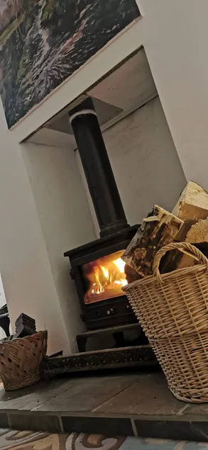 Lovely 3 Bedroom Cottage with Wood Burning Stove - Image 1
