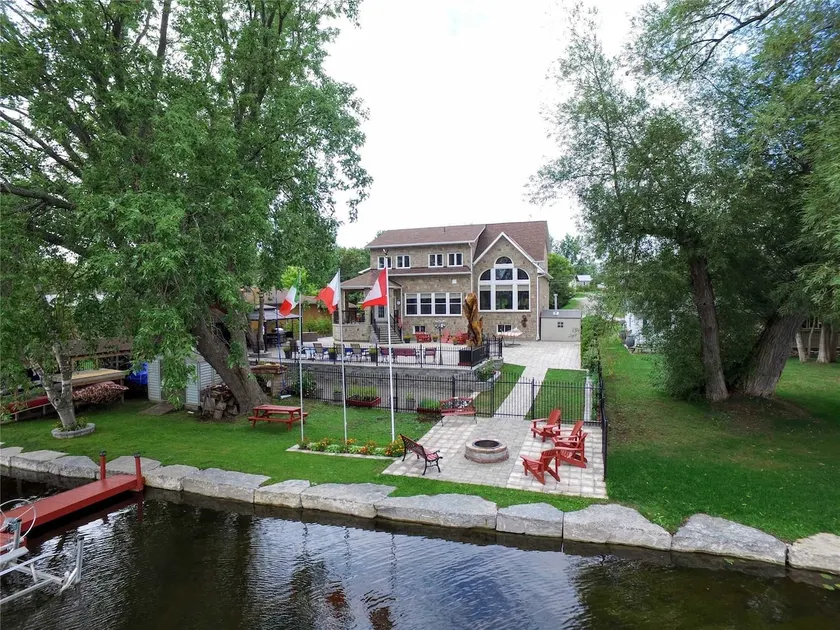 Luxury Lakefront Mansion With Inground Pool - Image 1