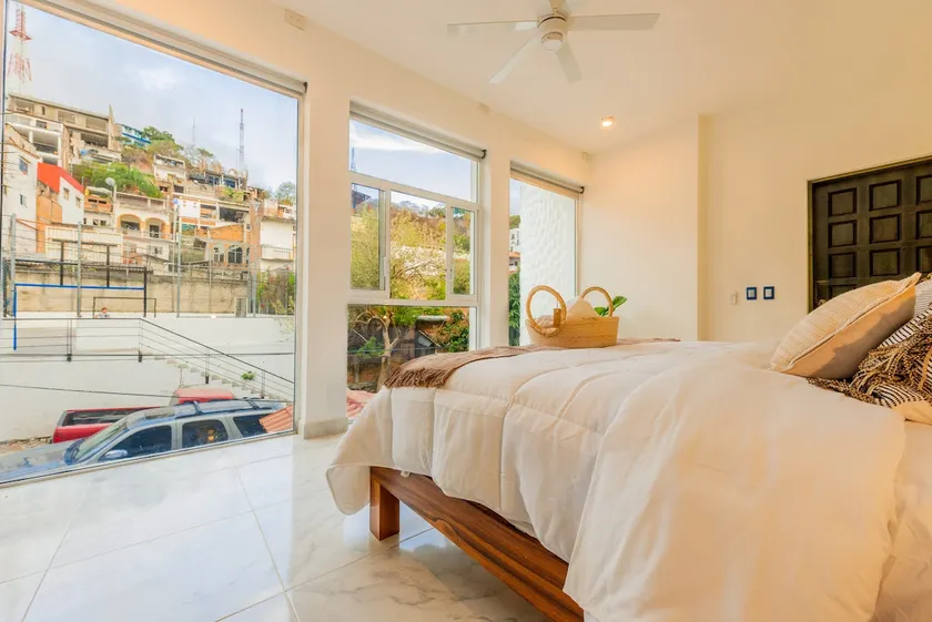 LA CASA BLANCA STUDIO #3, POOL + MOUNTAIN VIEW - Image 1