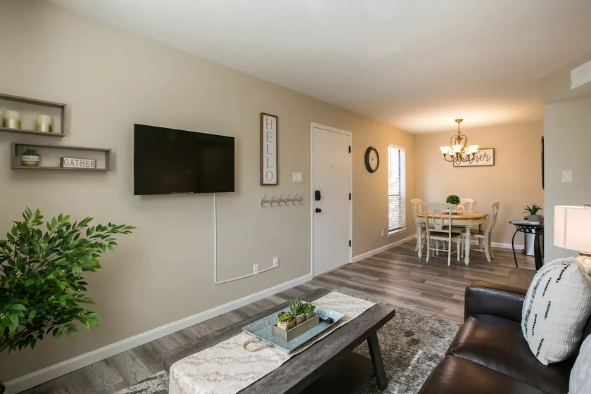 Luxury Foothills Apartment 15 Minutes to Balloon Fiesta Park! - Image 1