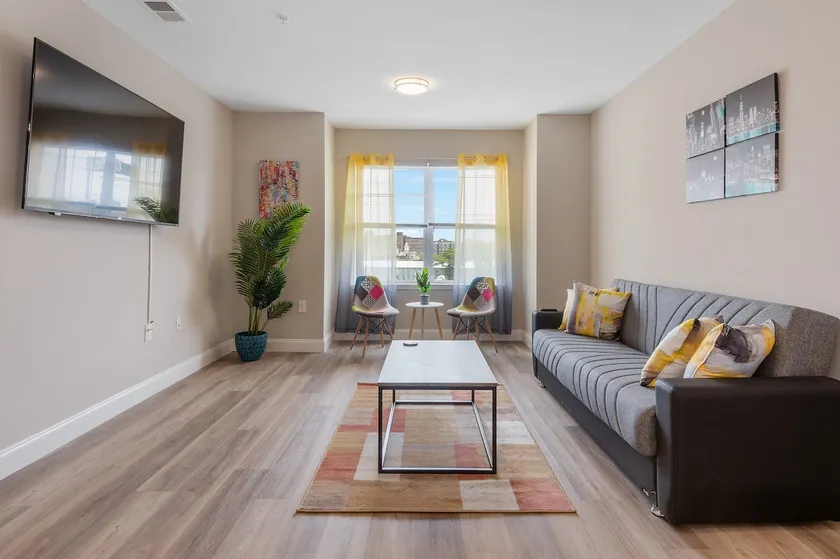 Luxurious 2BR King Suite* DWTN*Free Pkg*Mins 2 NYC - Image 1