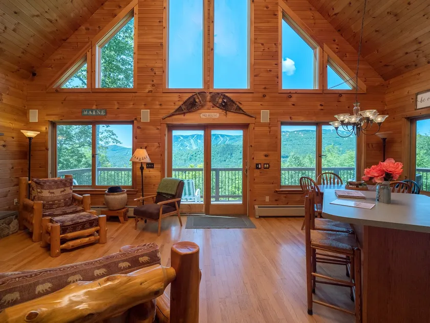 SUNDAY RIVER VIEWS!! Minutes from the mountain! - Image 1