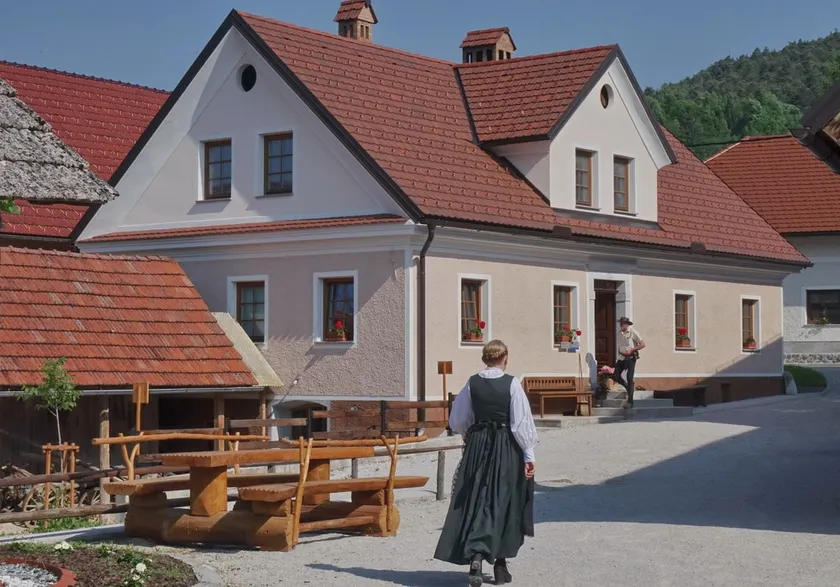 Ancient Rural Residence in an idyllic village - Image 1