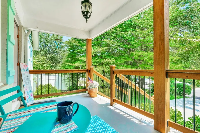 Bright & Cheery Bungalow - Mins to Downtwn Fort Mill - Image 1