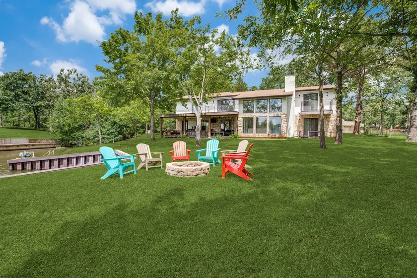 Luxury Lakefront Oasis - Kayaks, Views & Games - Image 1