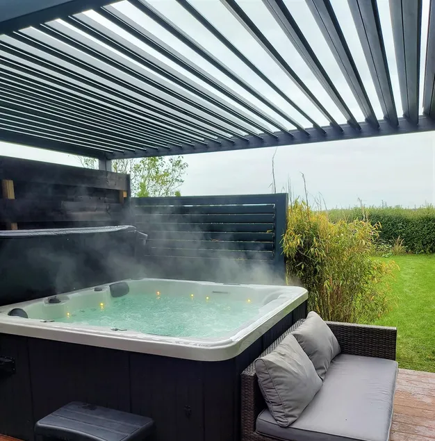 Jacuzzi cottage De Berenshoeve outside and covered - Image 1