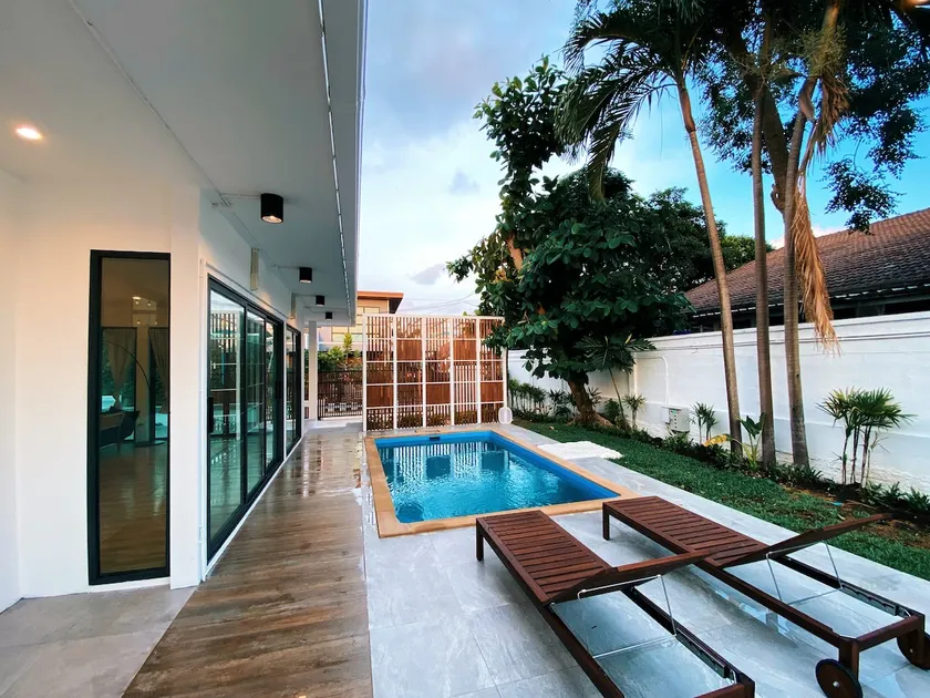 ChomTawan Banrublom pool villa house, rayong beach - Image 1
