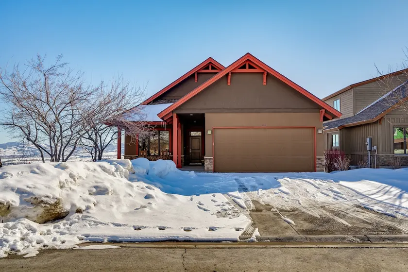 Gorgeous 5 bedroom 4.5 bath home with incredible mountain and lake views. - Image 1