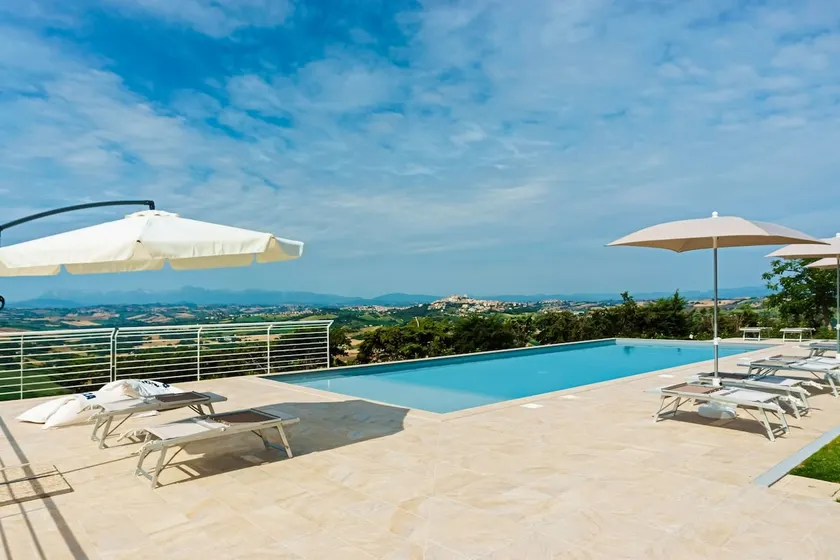Gli Ulivi apartment with pool - Image 1