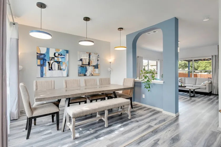 Stylish House w playset ,Game room &BBQ near DFW airport ,Gaylord sleeps 10-14 - Image 1