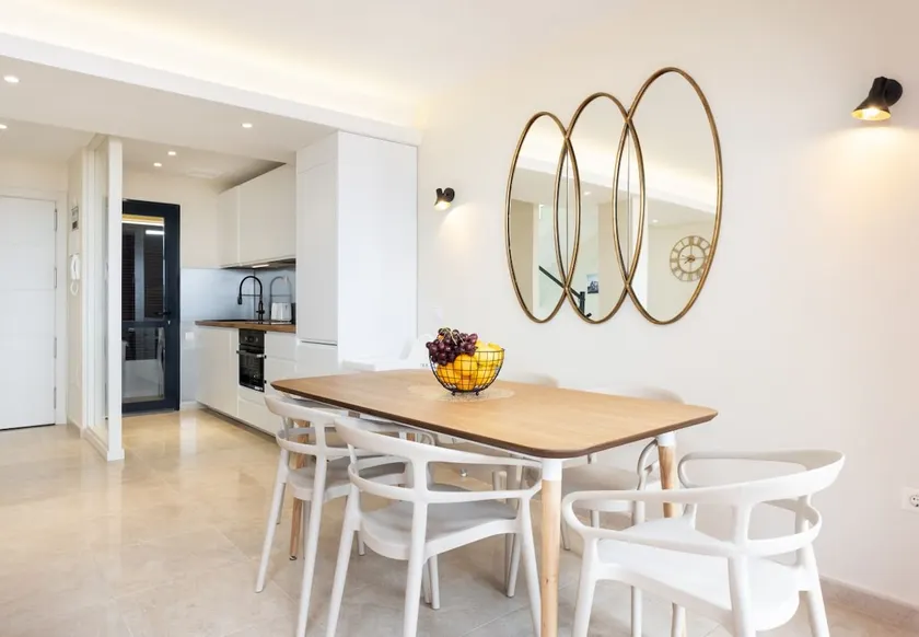 Sunny Castillo Apartment - Image 1