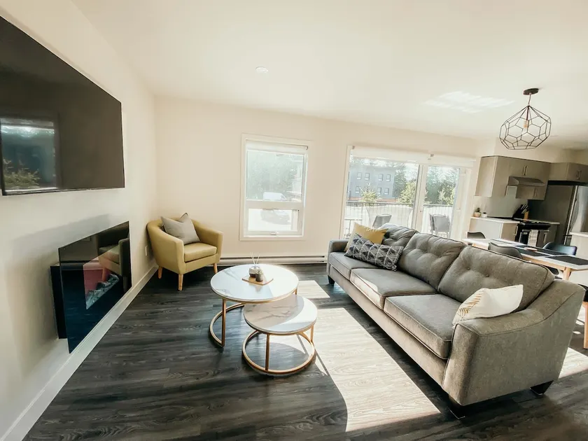 RevelStays - modern 2bed/1 bath - Image 1