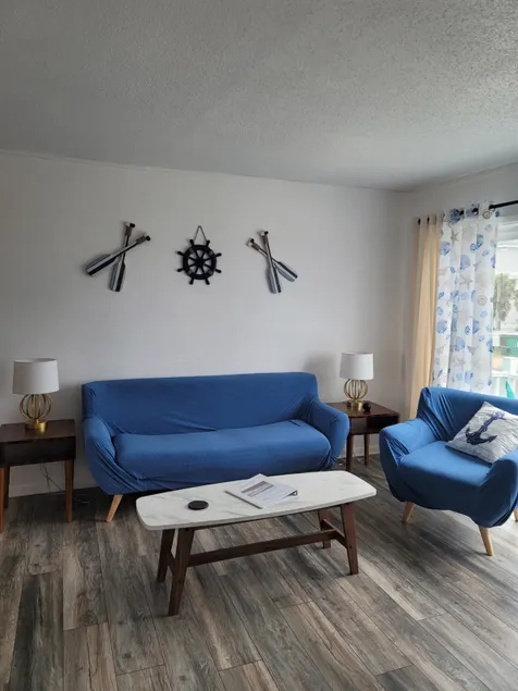 1 Bedroom Beach side Bungalow with Ocean Views - Image 1