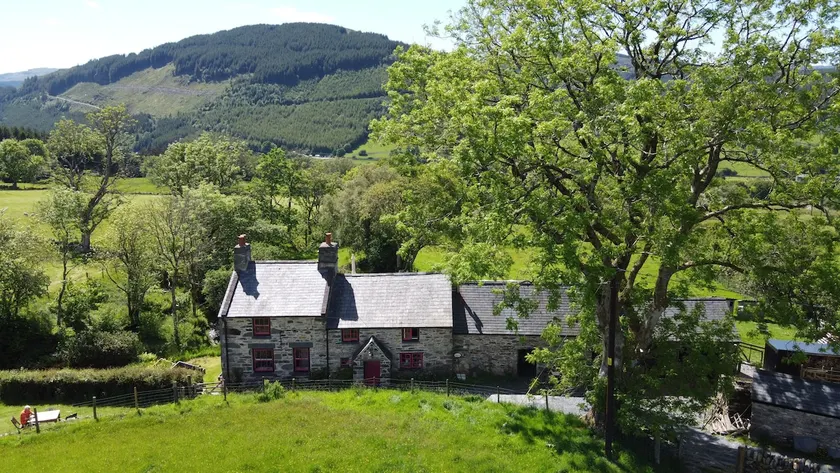 Ty Newydd traditional Welsh cottage - Image 1