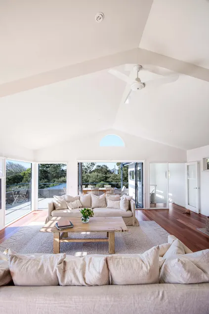 Steps to beach & shops | Pt Lonsdale | 4 bedrooms - Image 1