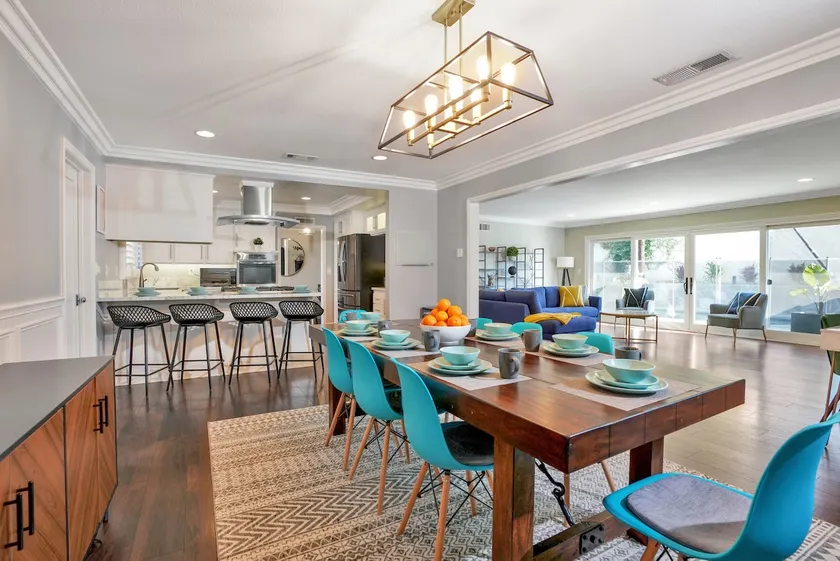 Orange Oasis 🍊- 10min to Disneyland 🎡Spacious Pool home - Image 1
