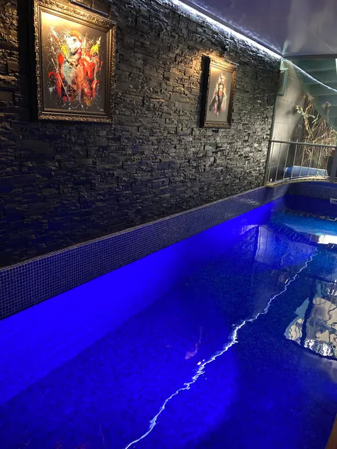 Loft with indoor heated pool 365 days/year - Image 1