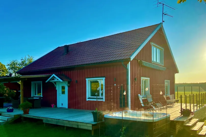 Nice villa in the countryside with a hot tub and a porch - Image 1