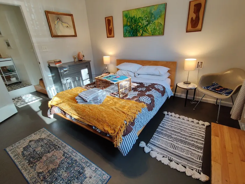 Lovely Apartment + Great Location - Image 1