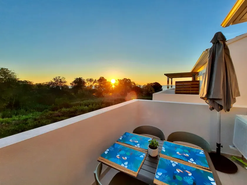 T2-Sea View-Air Conditioned-Swimming Pool-WIFI - Image 1