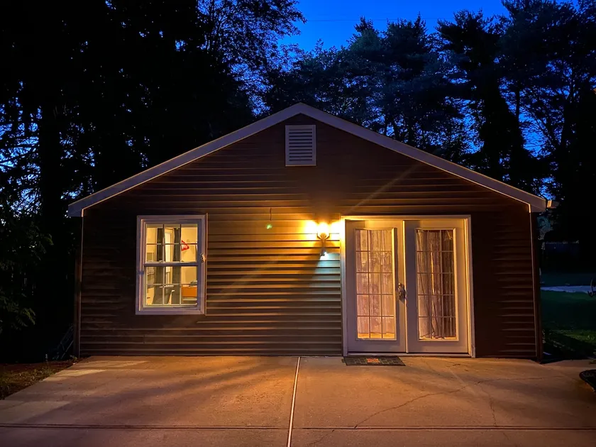 Adorable studio cottage near Princeton - Image 1