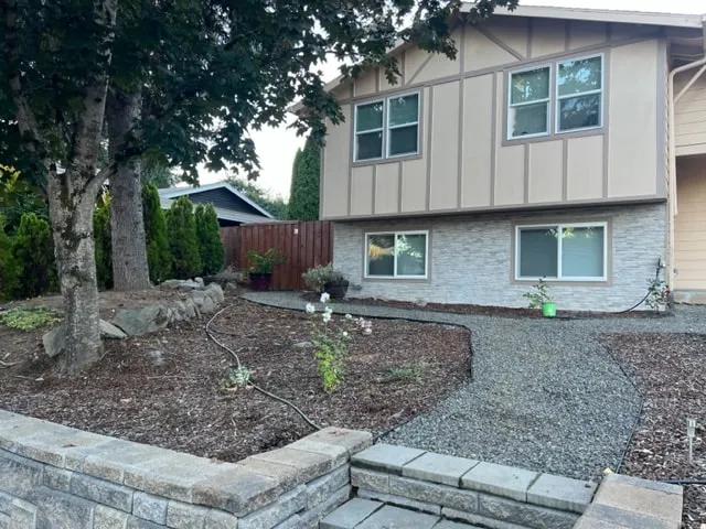 Comfy bungalow basement - Image 1