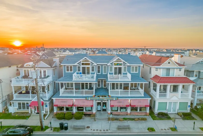 3BR on Asbury Ave- Close to beach, boards & shops! - Image 1