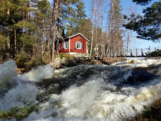 Flottarstuga vid fors Cabin by the wild river - Image 1