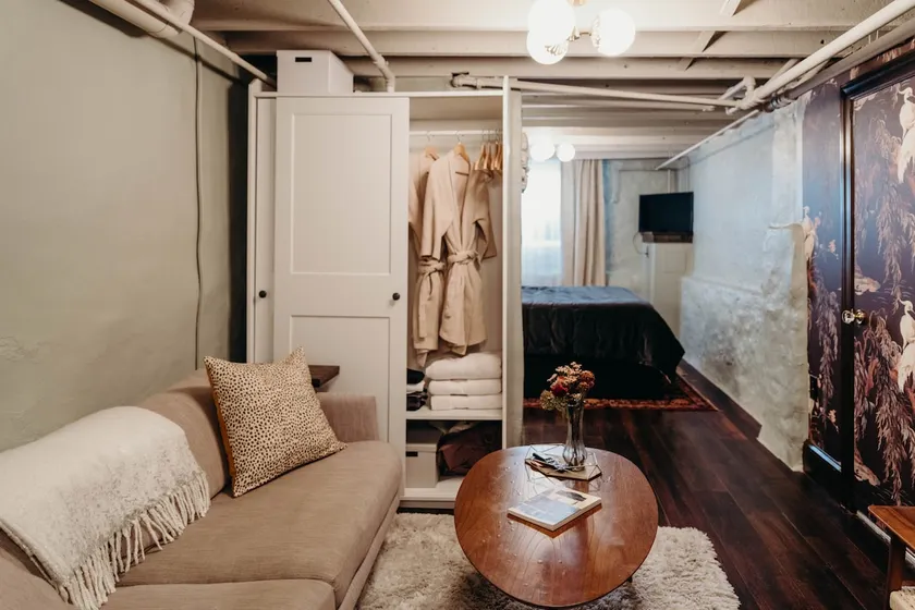 Unwind at The Alexander | a speakeasy style suite - Image 1