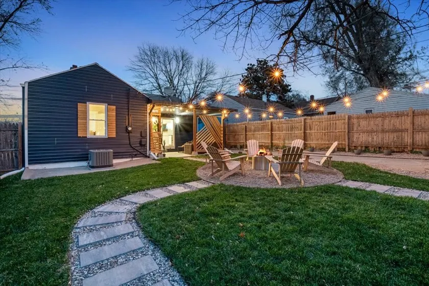 Near Downtown, Private Patio, BBQ & Fire Pit - Image 1