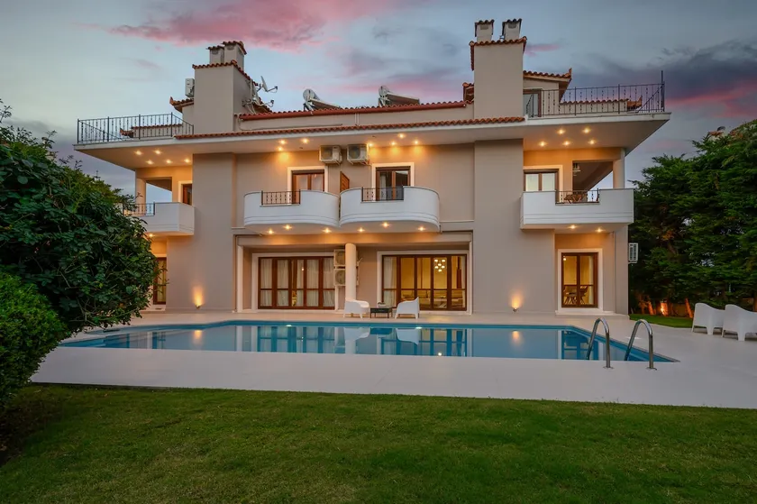 Luxury Villa, with private Pool - Image 1