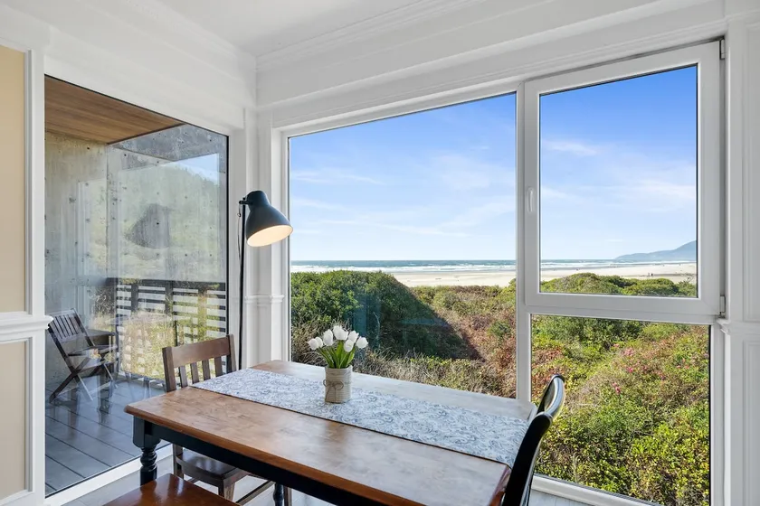 Ocean Views Beach Front Modern, EnSuite Bathrooms - Image 1