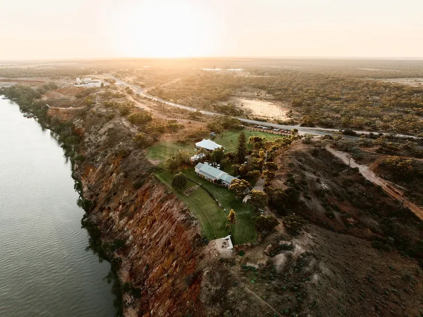 The River Vista - cliffside accommodation for four - Image 1