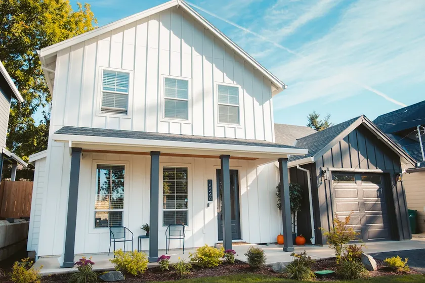 Cozy Modern Farmhouse, King bed, great yard, pets! - Image 1