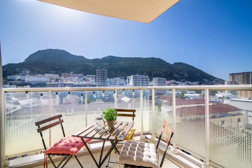 Luxury modern apartment with exceptional views! - Image 1