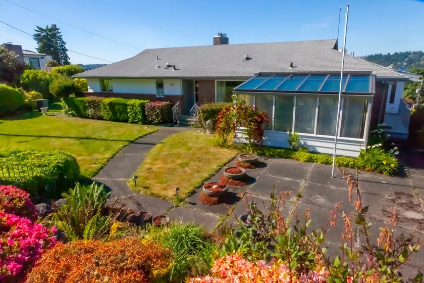 Lakeridge Gardens - Image 1