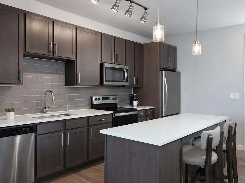 Modern 2 Bed | Pet & WFH Friendly - Image 1