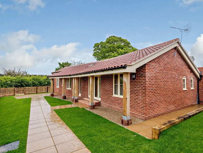 Six Church View Stables - Image 1