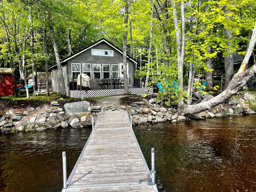Waterfront| Fire pit| Deck|Kayaks - Image 1